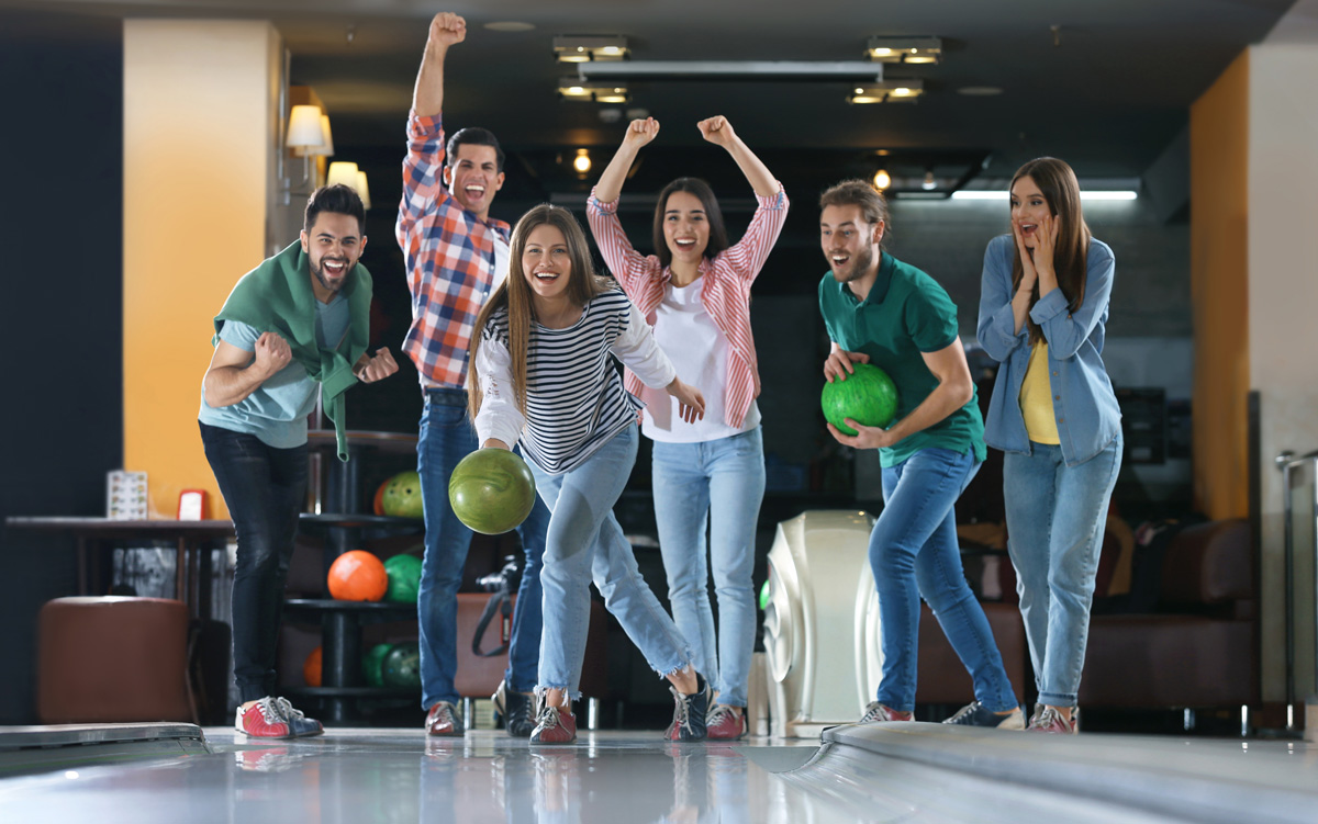 people bowlling